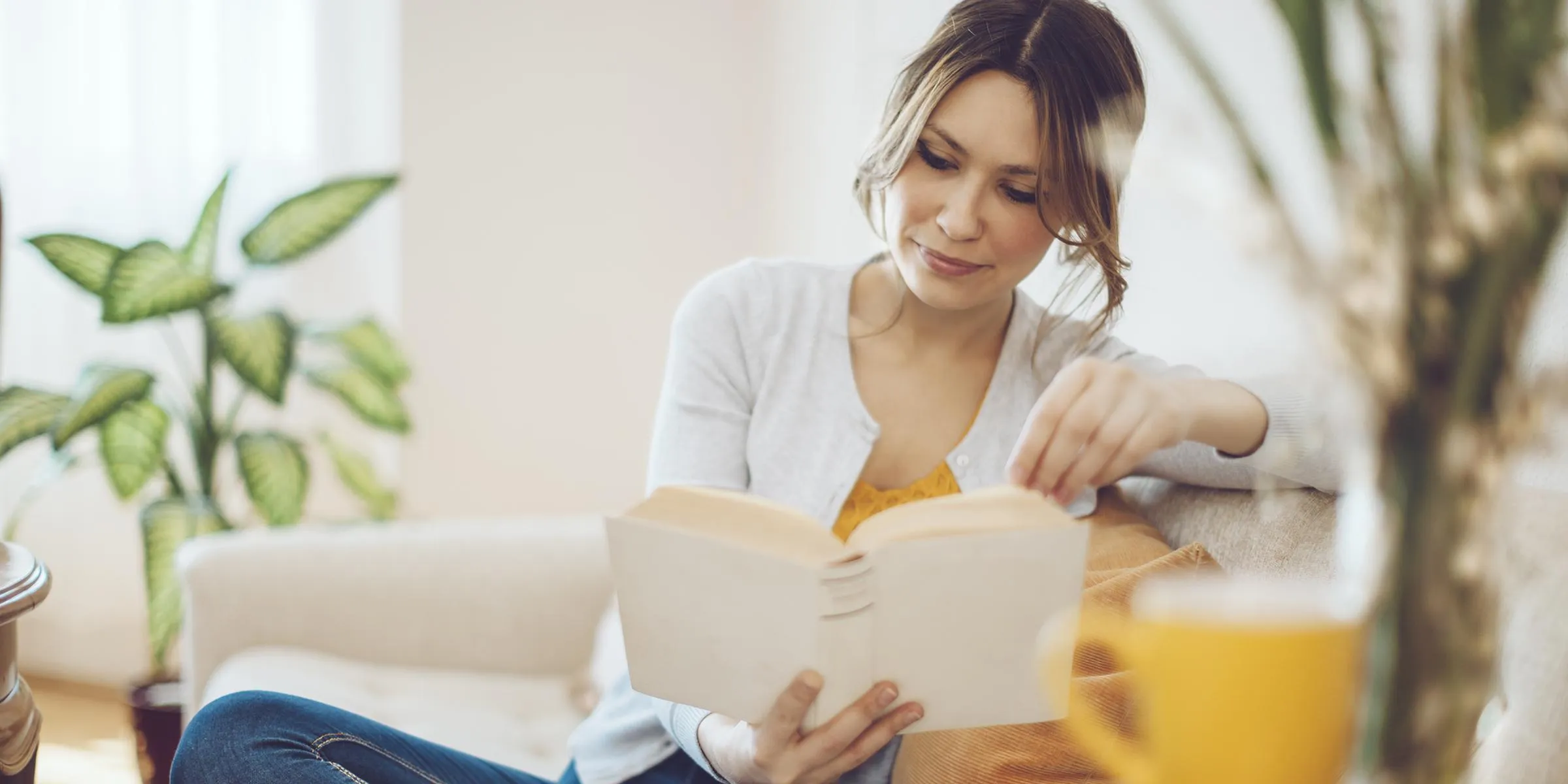 Дівчина читає Дівчина читає