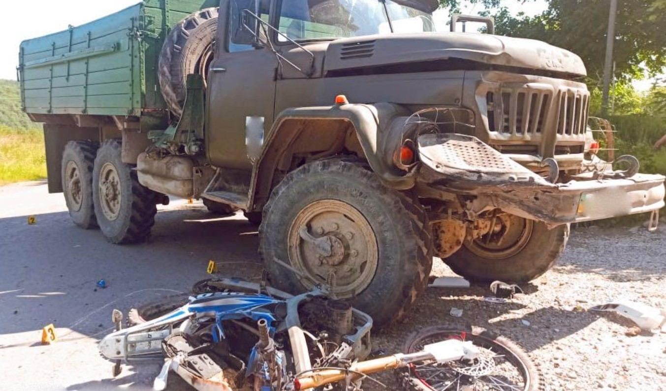 На Прикарпатті у ДТП загинули 18-річні хлопці На Прикарпатті у ДТП загинули 18-річні хлопці