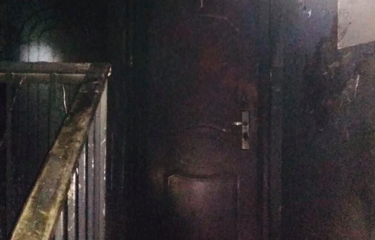 У Львові в під'їзді будинку трапилась пожежа: з квартир евакуювали 8 людей – фото У Львові в під'їзді будинку трапилась пожежа: з квартир евакуювали 8 людей – фото