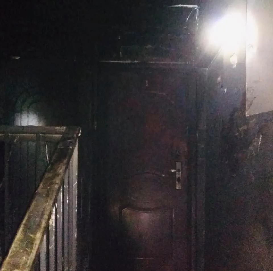 У Львові в під'їзді будинку трапилась пожежа: з квартир евакуювали 8 людей – фото