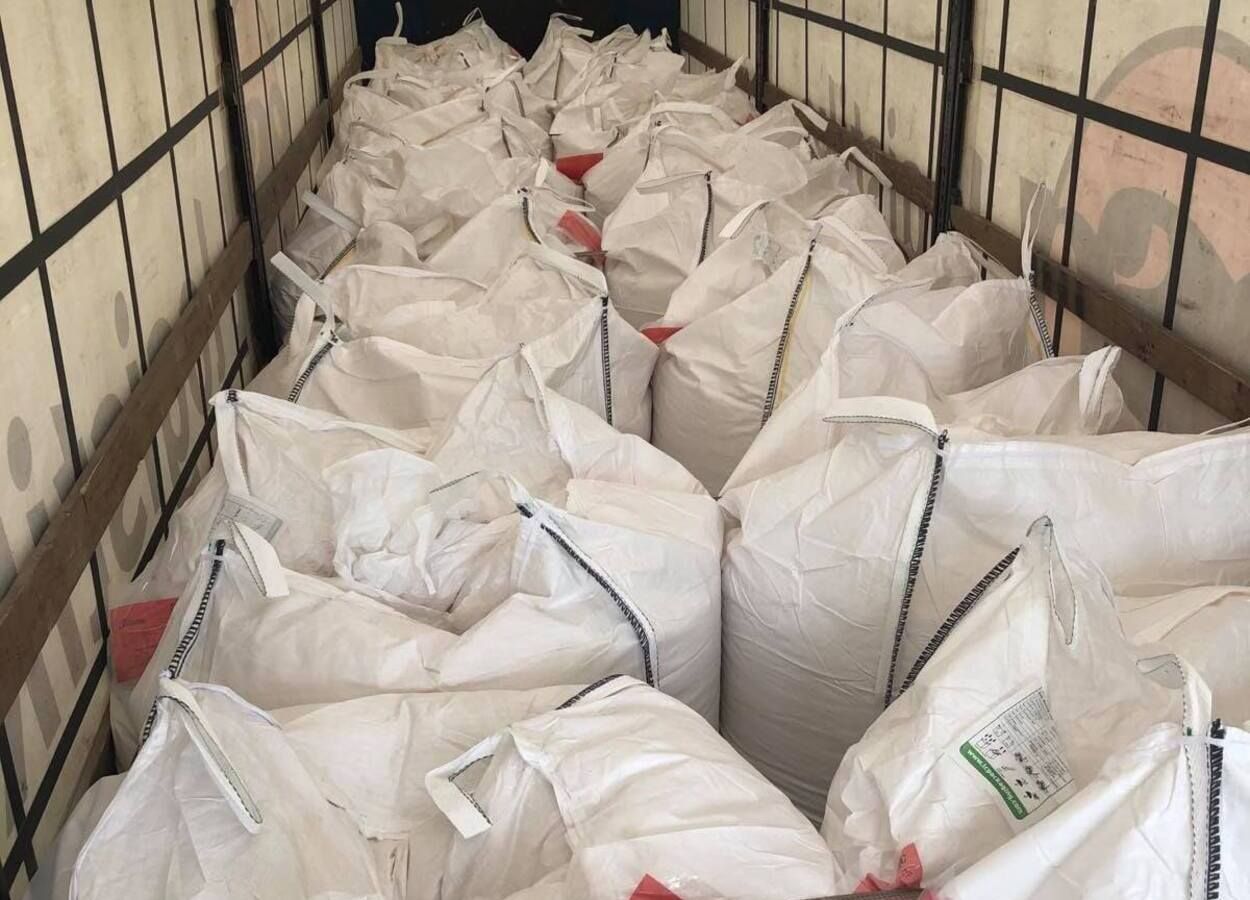 На Львівщину з Нідерландів намагались ввезти понад 20 тонн борошна з ГМО: фото На Львівщину з Нідерландів намагались ввезти понад 20 тонн борошна з ГМО: фото
