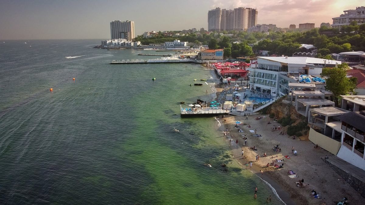 В Одессе позеленело море: можно ли купаться - фото, видео