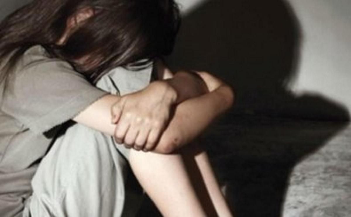 На Хмельниччині педофіл зґвалтував 12-річну дівчинку 
