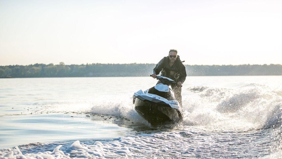 В Турции украинский турист погиб после столкновения гидроциклов В Турции украинский турист погиб после столкновения гидроциклов