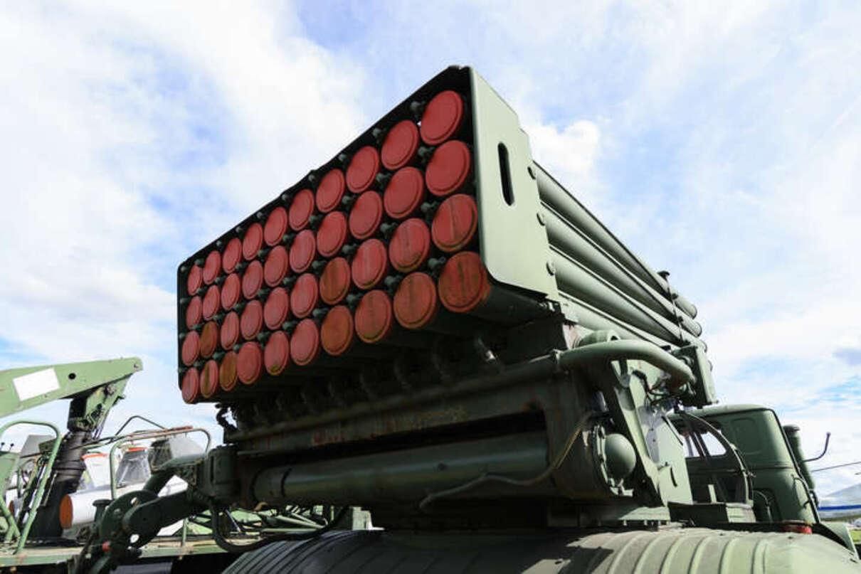 Боевикистягивают тяжелое вооружение на оккупированном Донбассе Боевикистягивают тяжелое вооружение на оккупированном Донбассе