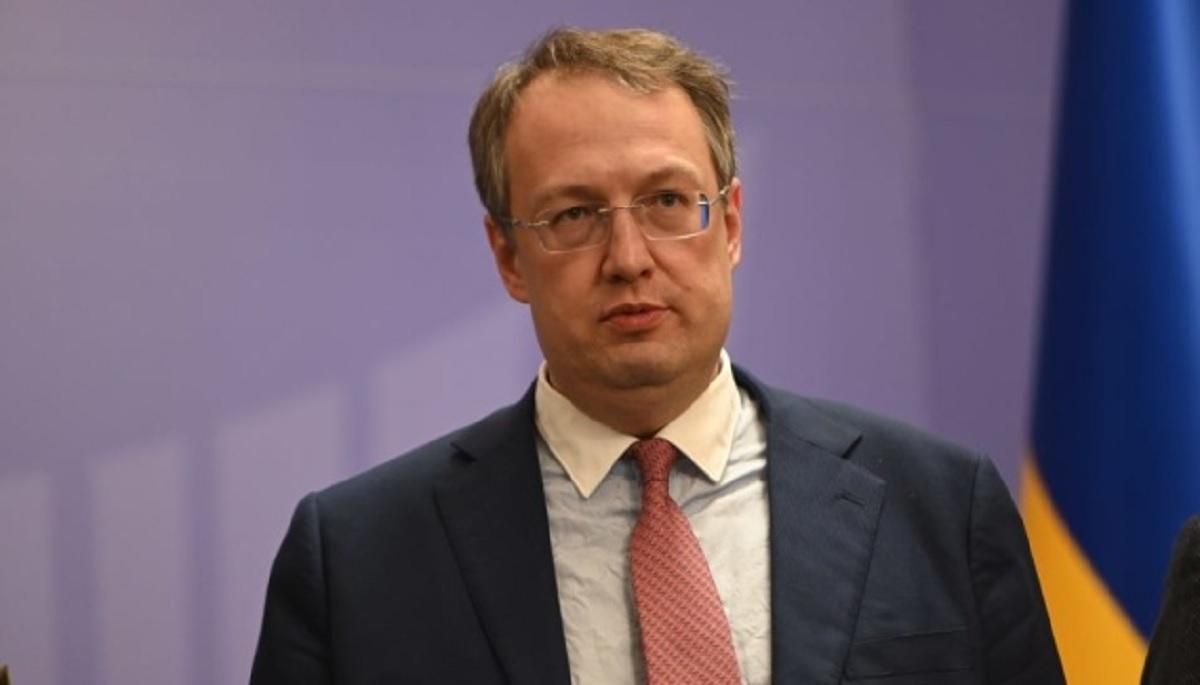 В Авакова скаржаться на звільнення поліцейських через зарплату В Авакова скаржаться на звільнення поліцейських через зарплату