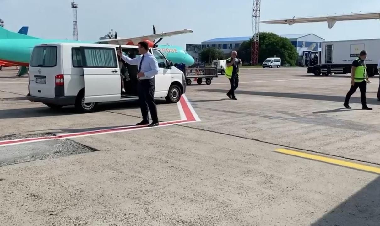 Прикордонники заперечили, що через Тищенка затримували літак Прикордонники заперечили, що через Тищенка затримували літак