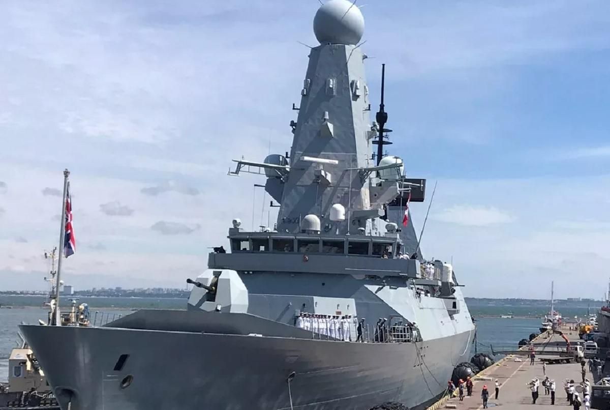 Обстріл есмінця: Міноборони РФ викликало військового аташе Британії Обстріл есмінця: Міноборони РФ викликало військового аташе Британії