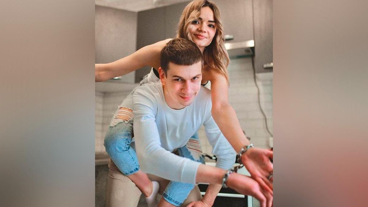 хлопець зі скутої ланцюгом пари розповів про причини розставання хлопець зі скутої ланцюгом пари розповів про причини розставання