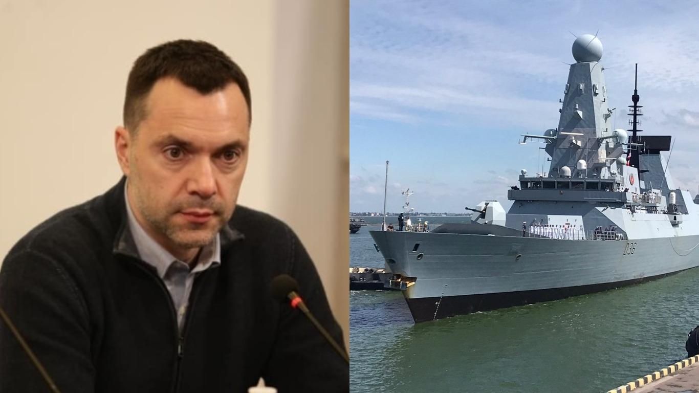 Украина с партнерами формирует позицию - Арестович об обстреле эсминца
