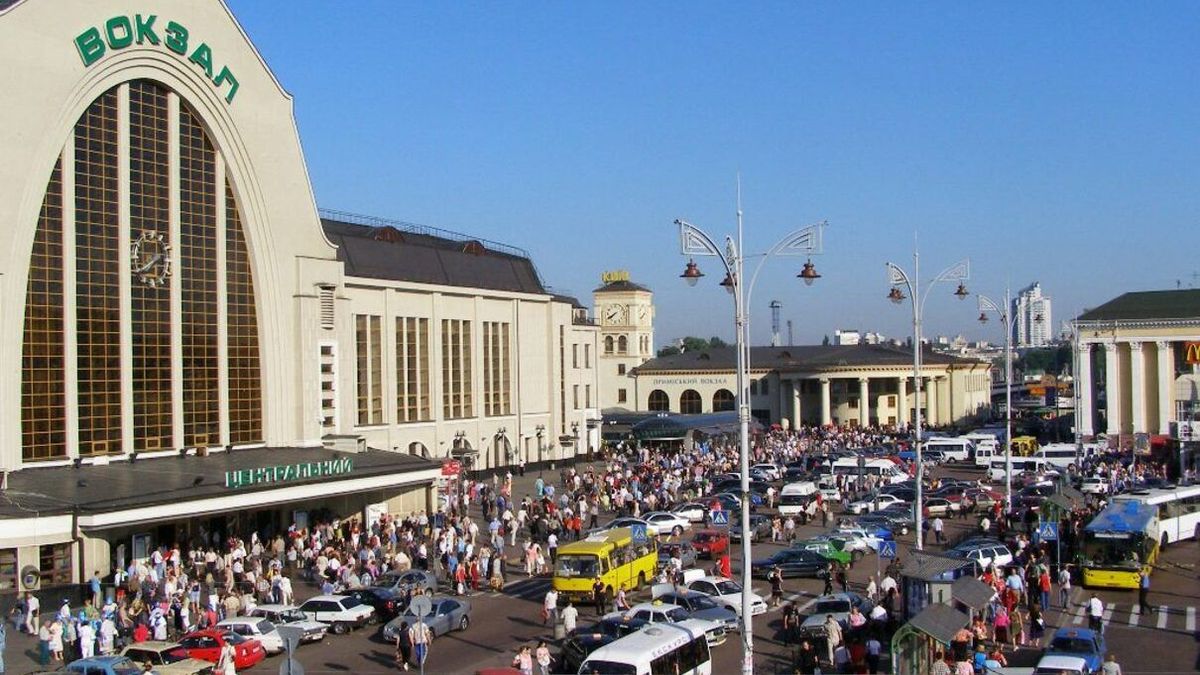 В Киеве ограничили работу 2 вокзалов из-за сообщения о заминировании