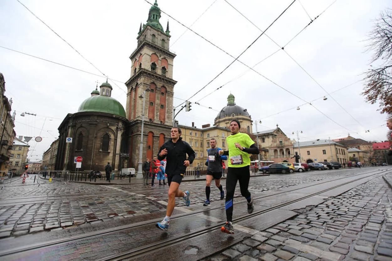 Ми встигнемо: у Львові бігуни долучаться до збору на найдорожчий у світі укол для дитини з СМА