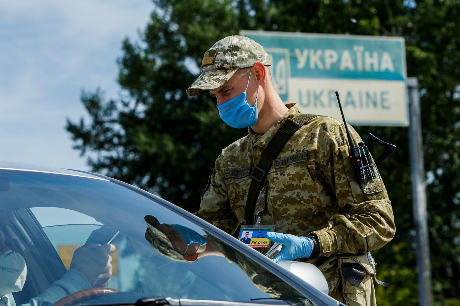 Україна заборонила в'їзд без тесту на COVID-19 прибулим з 4 країн