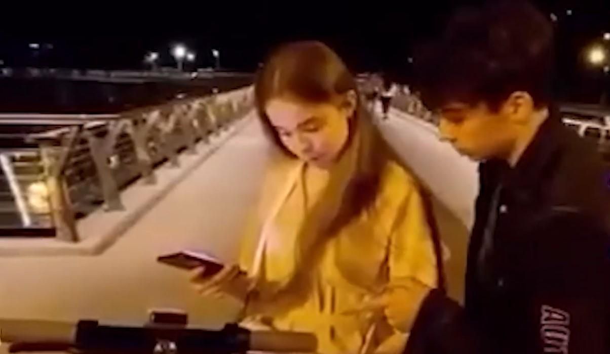 В Киеве пранкер поцеловал незнакомку и получил удар кулаком: видео В Киеве пранкер поцеловал незнакомку и получил удар кулаком: видео