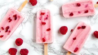 Для неисправимых сладкоежек: что можно сделать из палочек для мороженого
