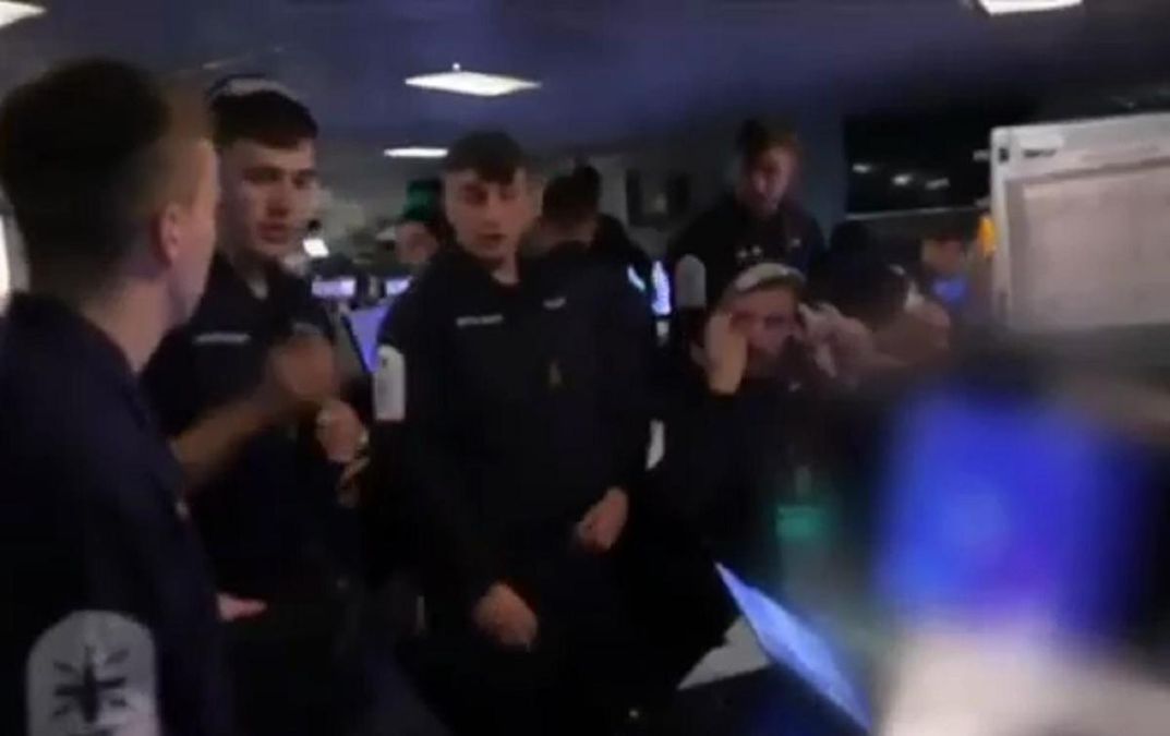 BBC обнародовало кадры с Дефендера: их сняли во время якобы обстрела BBC обнародовало кадры с Дефендера: их сняли во время якобы обстрела