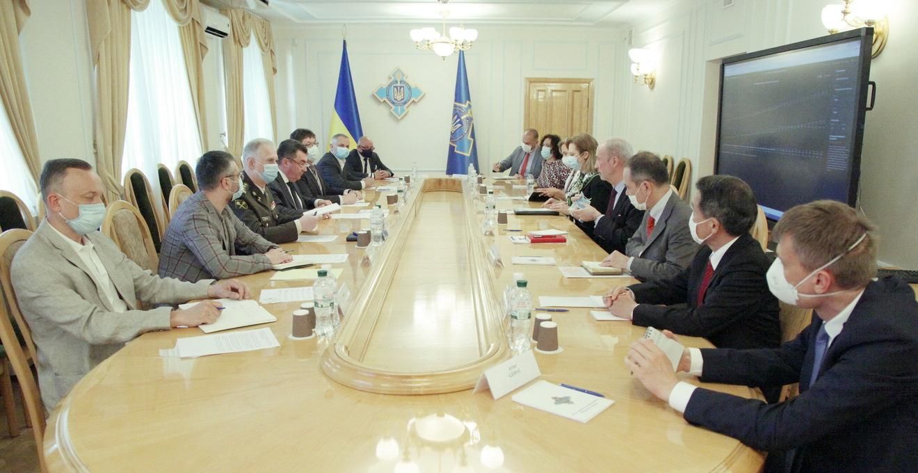 СНБО проведет совещание о украинцах, находящимся под санкциями США СНБО проведет совещание о украинцах, находящимся под санкциями США