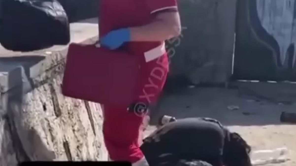 14-летняя отравилась алкоголем на пляже в Одессе: видео 14-летняя отравилась алкоголем на пляже в Одессе: видео