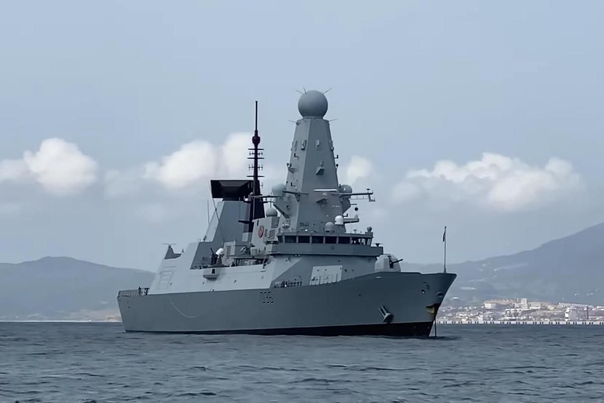 Капитан Дефендера рассказал об инциденте в Черном море Капитан Дефендера рассказал об инциденте в Черном море