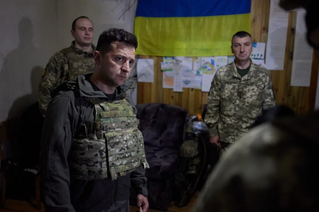 Володимир Зеленський з військовими Володимир Зеленський з військовими
