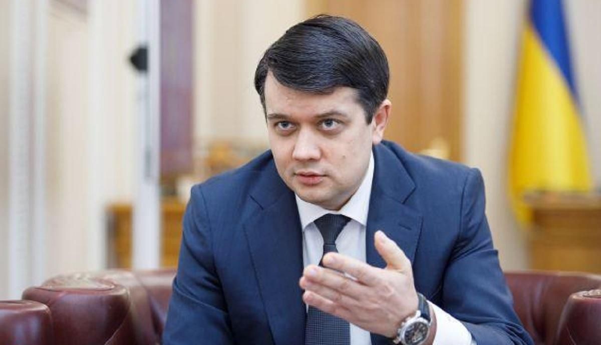 Разумков спростував чутки про відставку і конфлікт з Подоляком Разумков спростував чутки про відставку і конфлікт з Подоляком