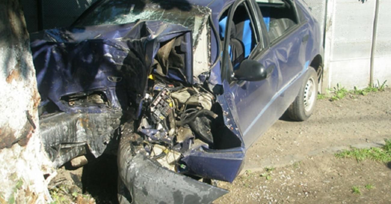 Погиб на месте ДТП: на Львовщине водитель Daewoo влетел в дерево 