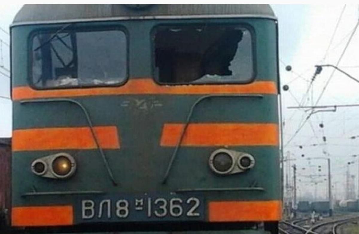 У Запоріжжі невідомі кинули камінь в електровоз: є постраждалий У Запоріжжі невідомі кинули камінь в електровоз: є постраждалий