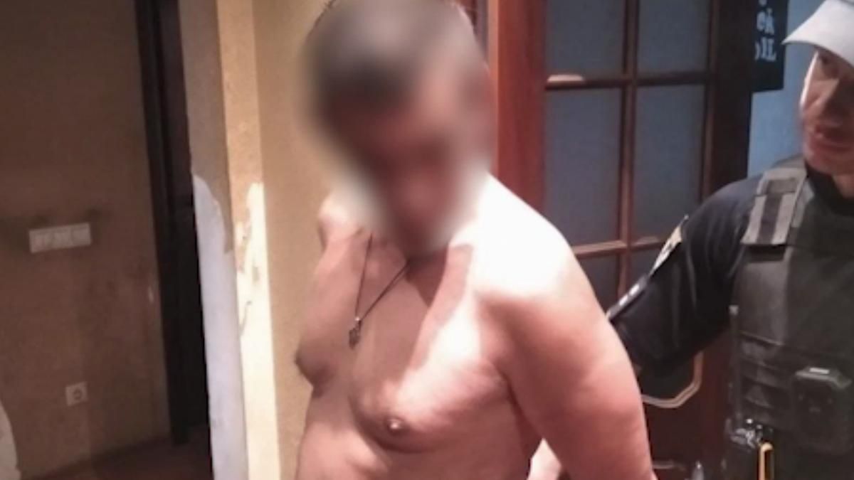 У Києві чоловік стріляв з вікна багатоповерхівки У Києві чоловік стріляв з вікна багатоповерхівки