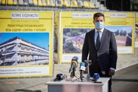 Звучить образливо "велике крадівництво", – Зеленський відповів на критику будівництва доріг