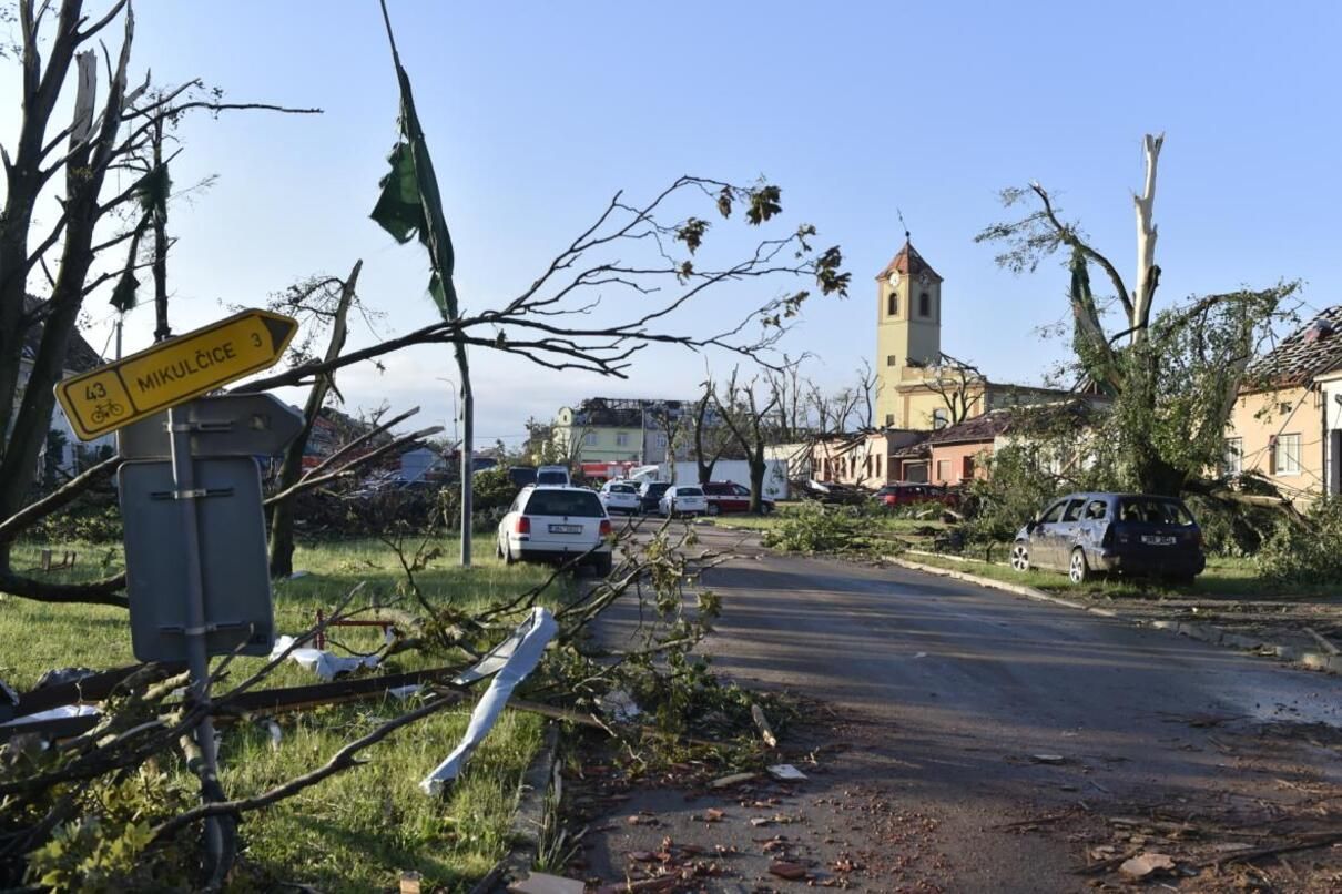 Апокалипсис - чешские власти о последствиях разрушительного торнадо 