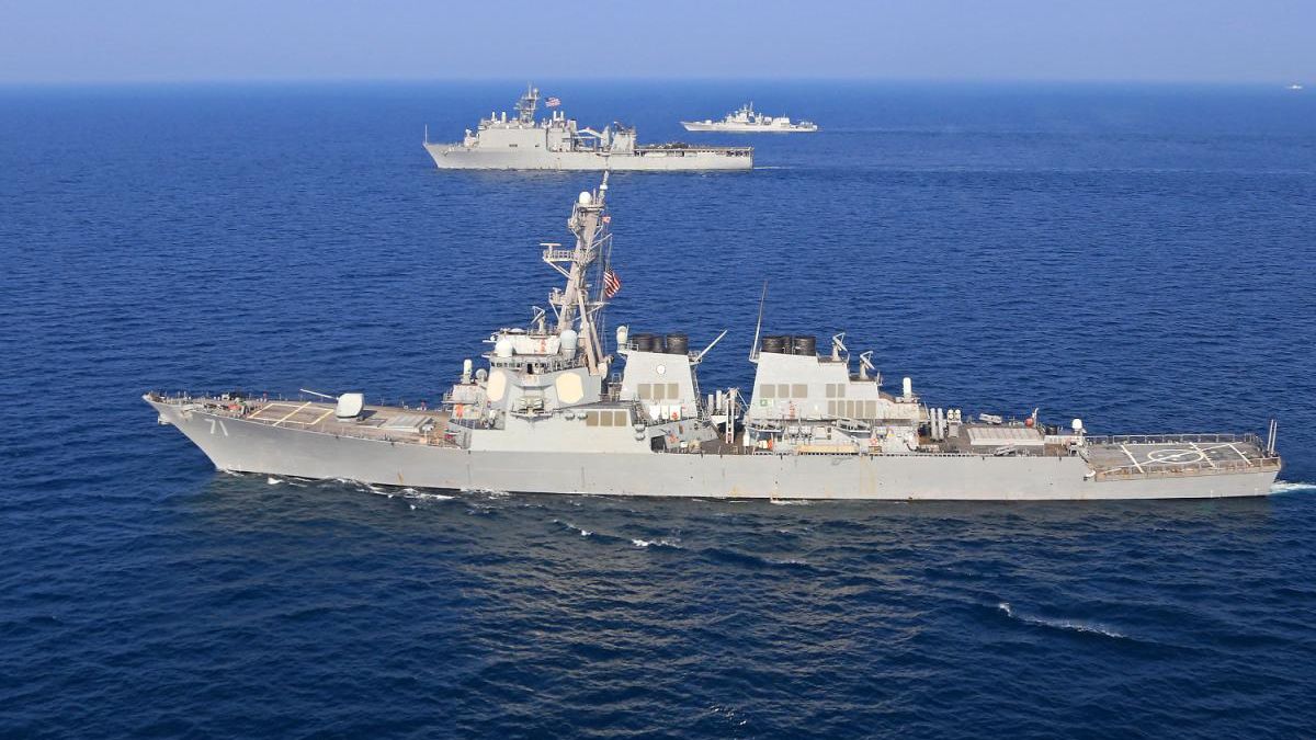 Американский эсминец USS Ross зашел в Черное море