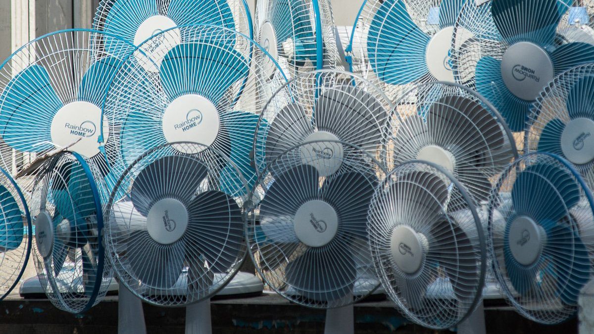 В Москве едва не устроили драку за вентиляторы: эпичное видео