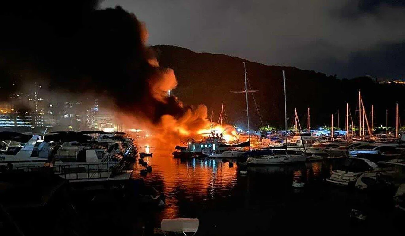 Пожежа на пристані в Гонконгу