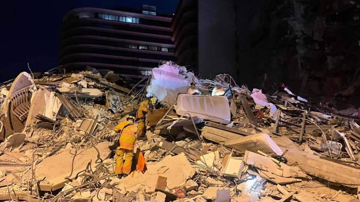 Обвал здания в Майами: количество жертв возросло до 5 человек Обвал здания в Майами: количество жертв возросло до 5 человек