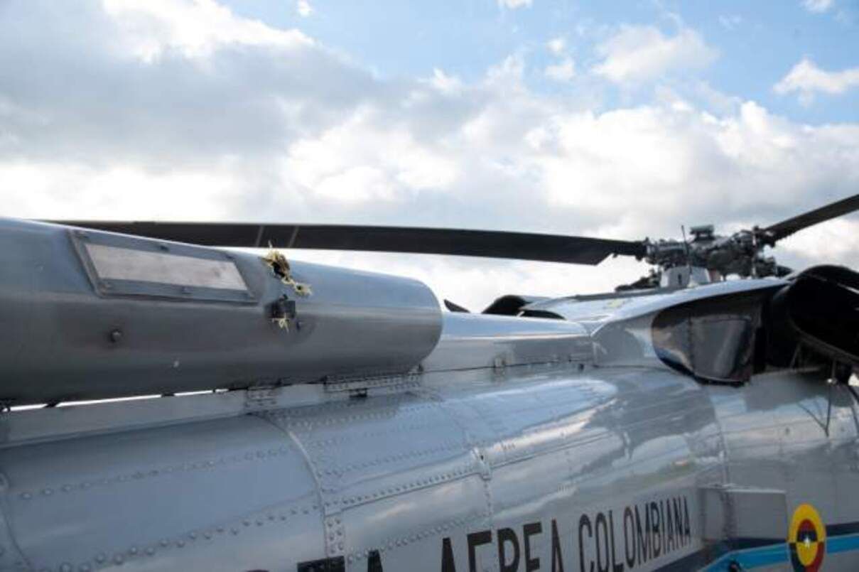 В Колумбии расследуют обстрел вертолета президента: что известно