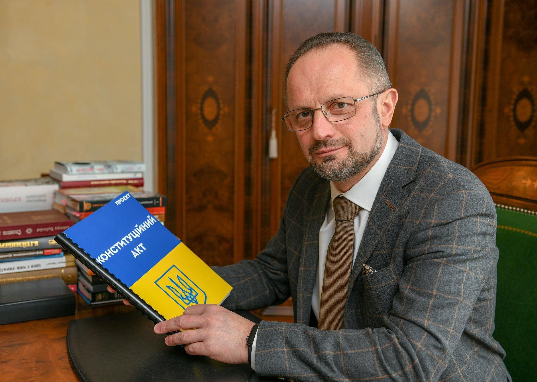 Безсметний призвал усовершенствовать права человека в Конституции Безсметний призвал усовершенствовать права человека в Конституции