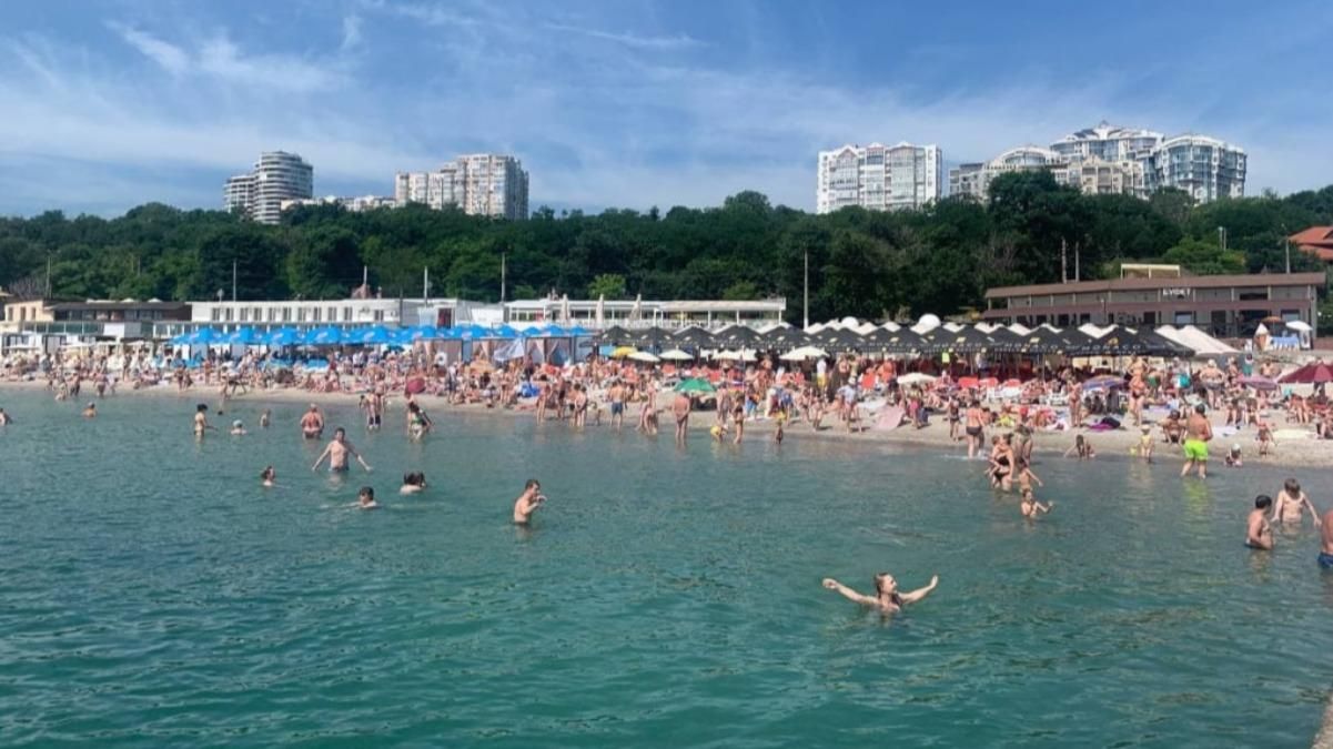 В Одессе аншлаг: пробки на море превратились в переполненные пляжи В Одессе аншлаг: пробки на море превратились в переполненные пляжи