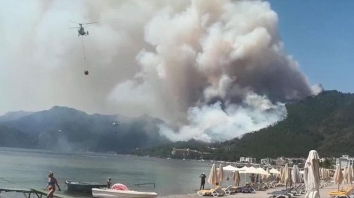 У Туреччині на курорті виникла масштабна пожежа: туристів евакуюють У Туреччині на курорті виникла масштабна пожежа: туристів евакуюють
