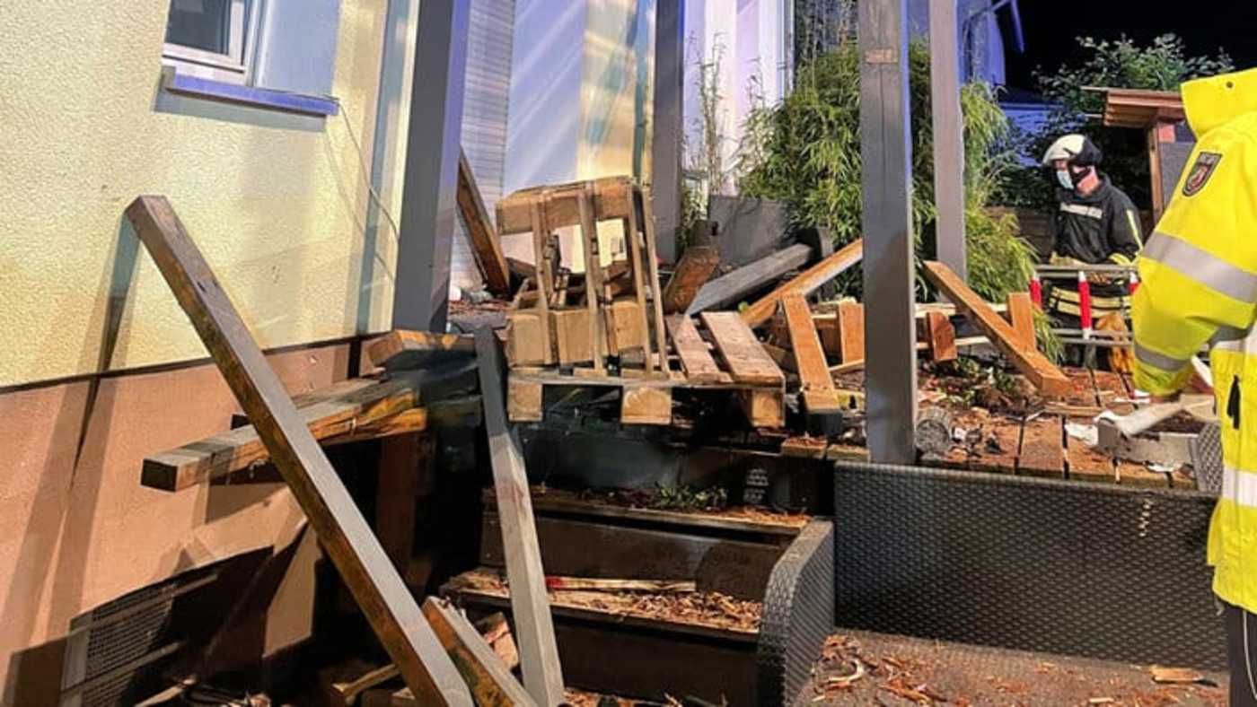 У Німеччині 9 людей постраждали в результаті обвалу балкона 
