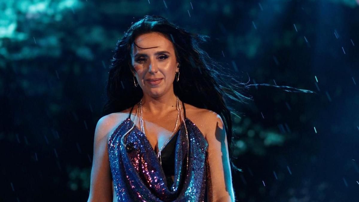 Джамала в ливень дала концерт в Одессе: фото, видео Джамала в ливень дала концерт в Одессе: фото, видео