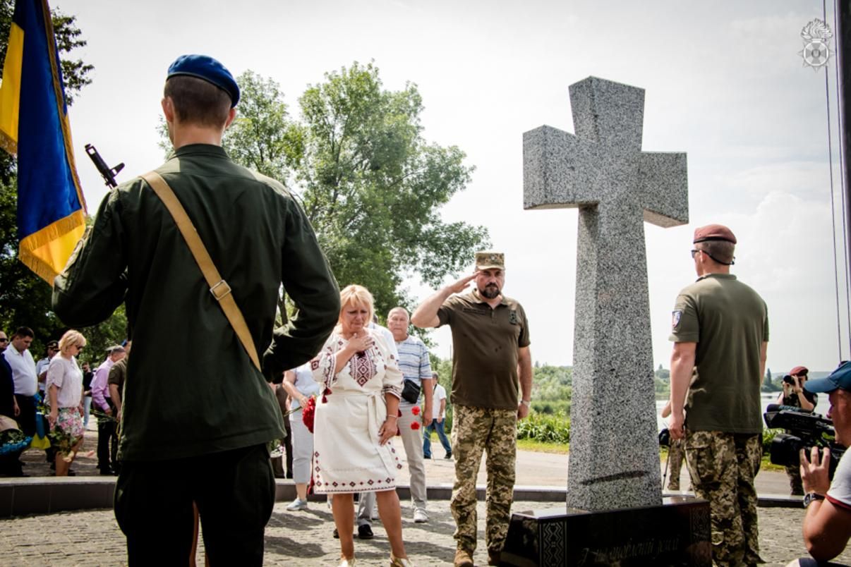 В Донецкой области почтили память погибших в первой танковой атаке