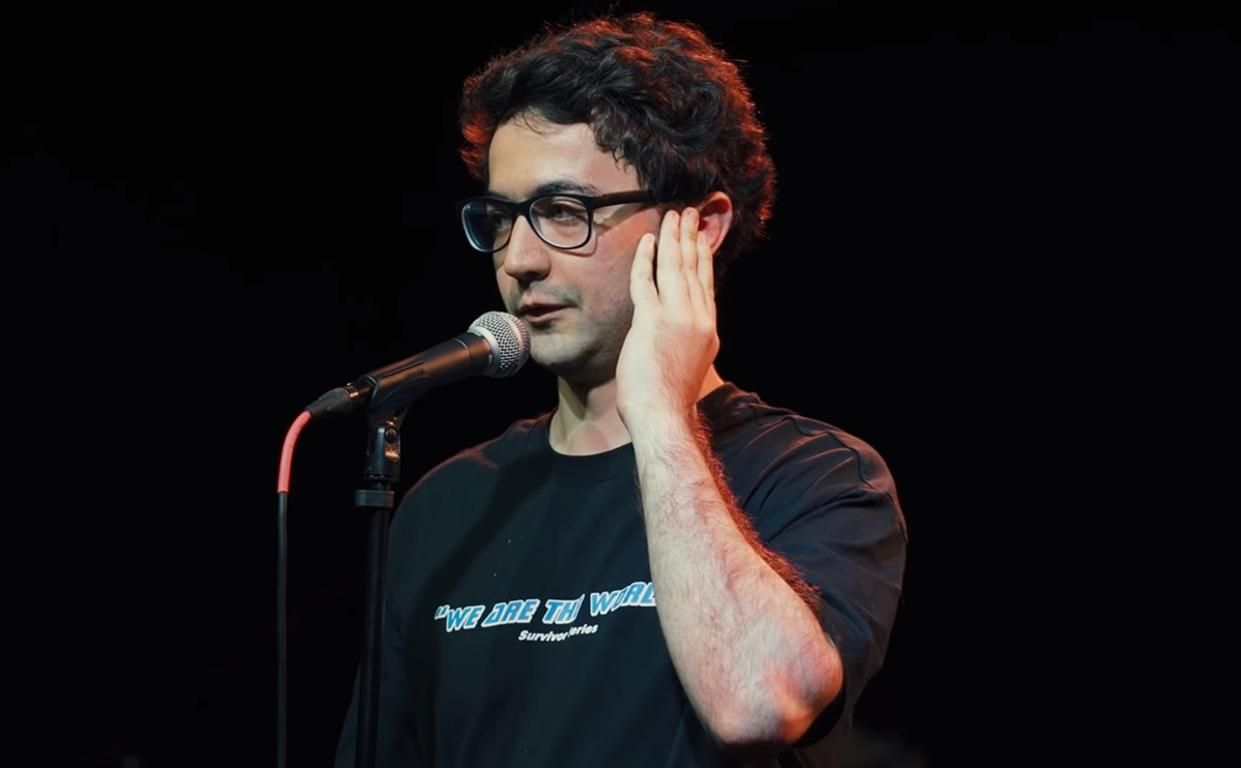 У Москві білоруса Мірзалізаде побили через жарт про росіян та лайно У Москві білоруса Мірзалізаде побили через жарт про росіян та лайно