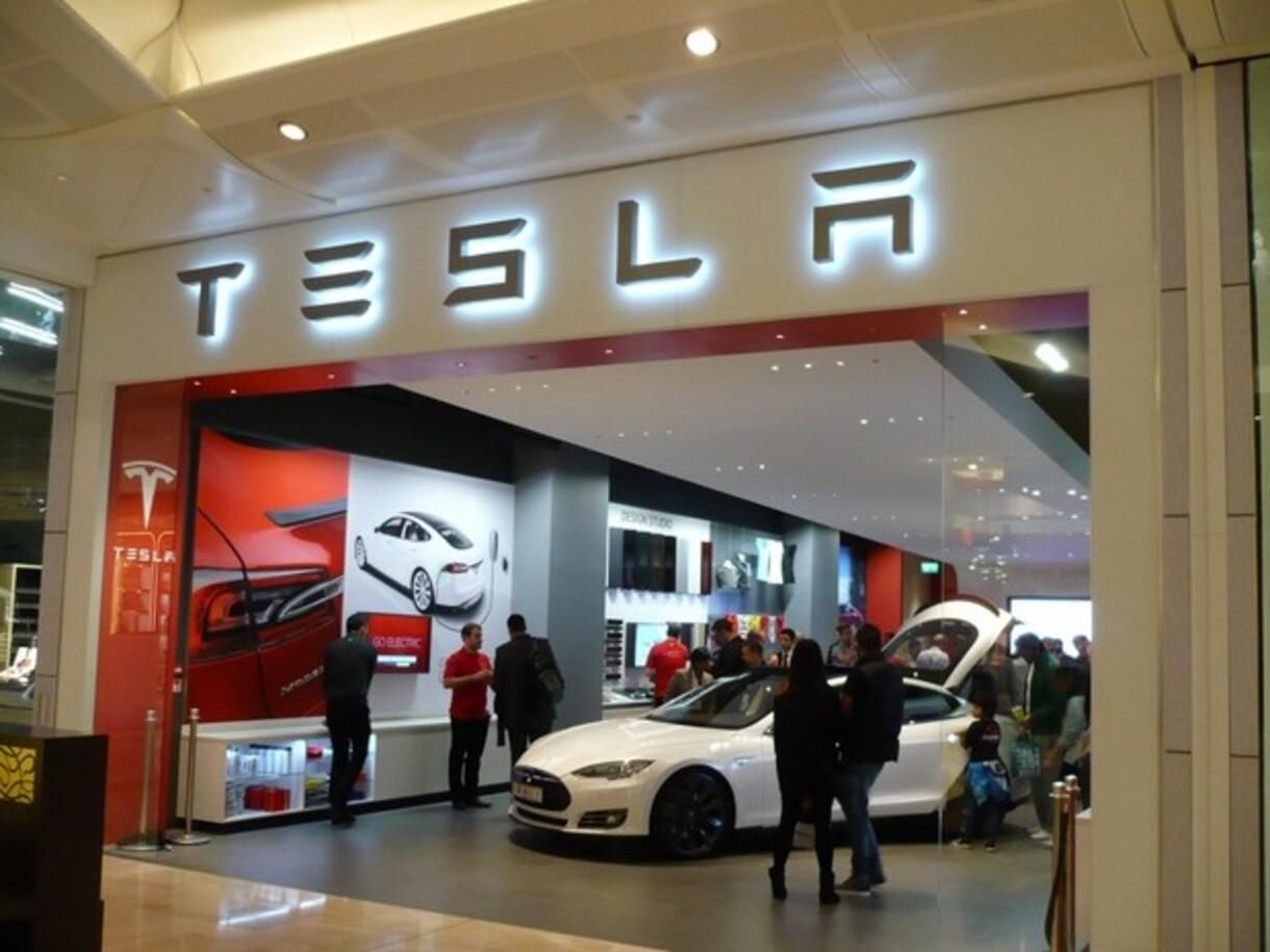 Tesla отзывает почти 300 тысяч автомобилей в Китае: причина