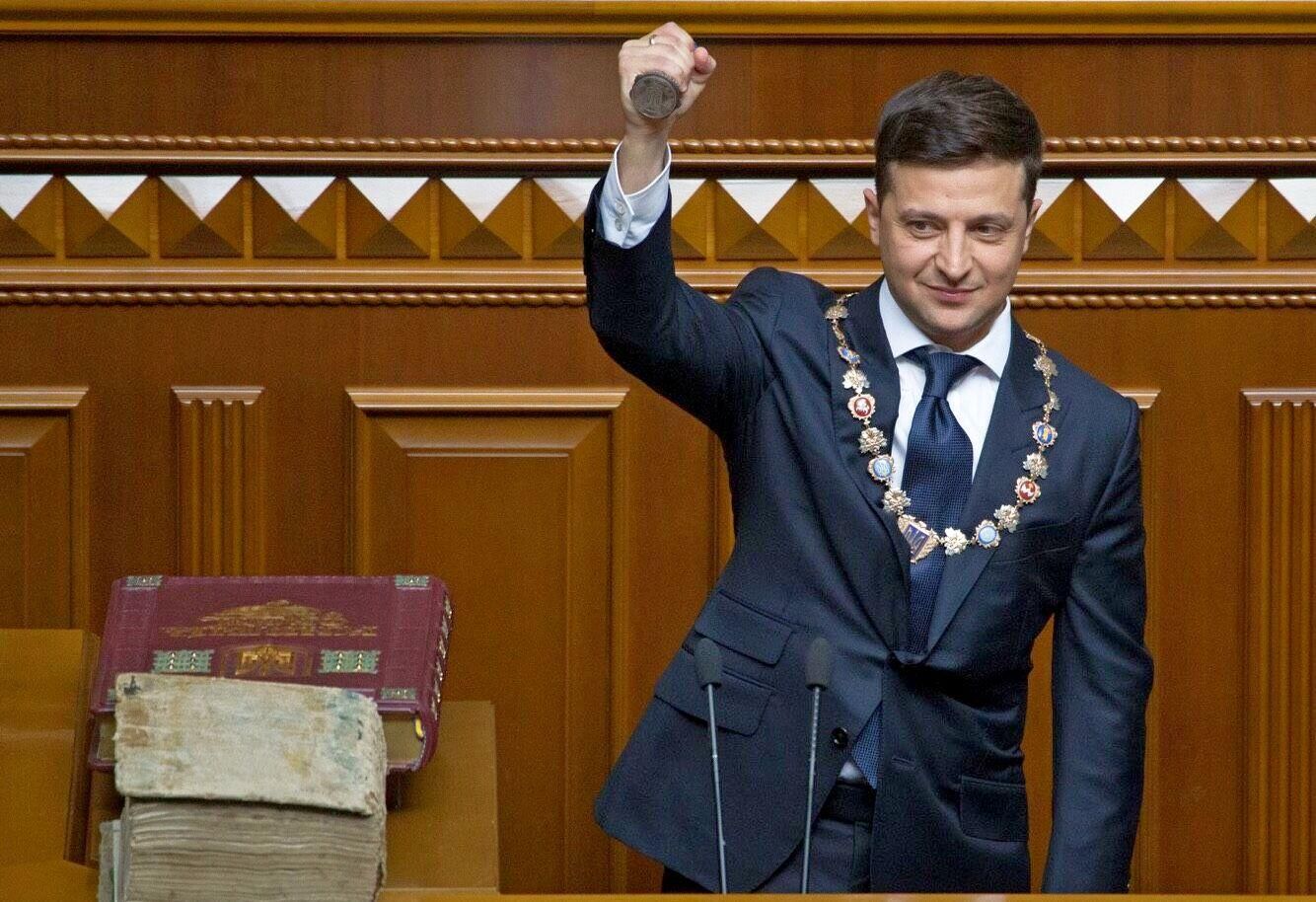 Володимир Зеленський привітав українців з Днем Конституції Володимир Зеленський привітав українців з Днем Конституції