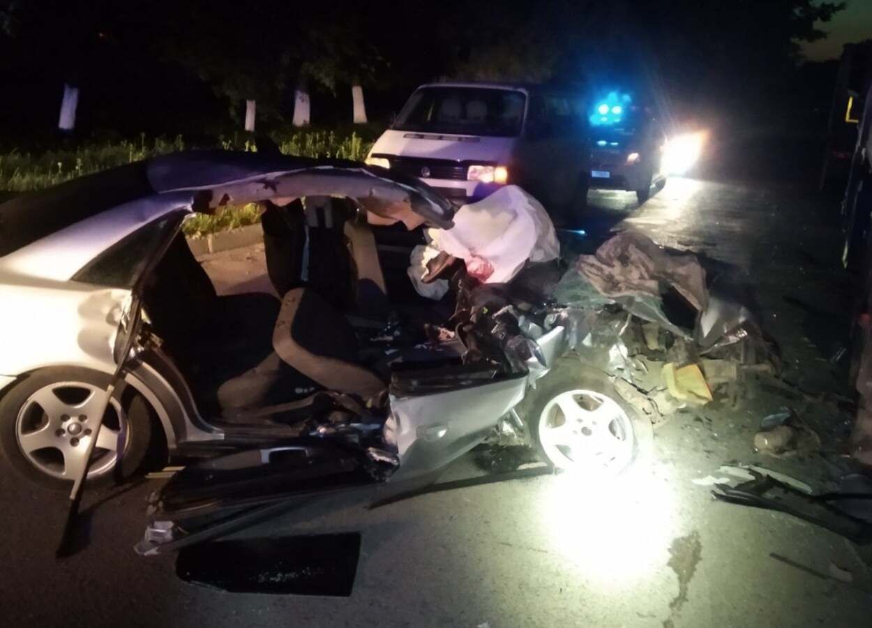 На Львовщине 28.06.2021 водитель Audi влетел в грузовик - фото На Львовщине 28.06.2021 водитель Audi влетел в грузовик - фото