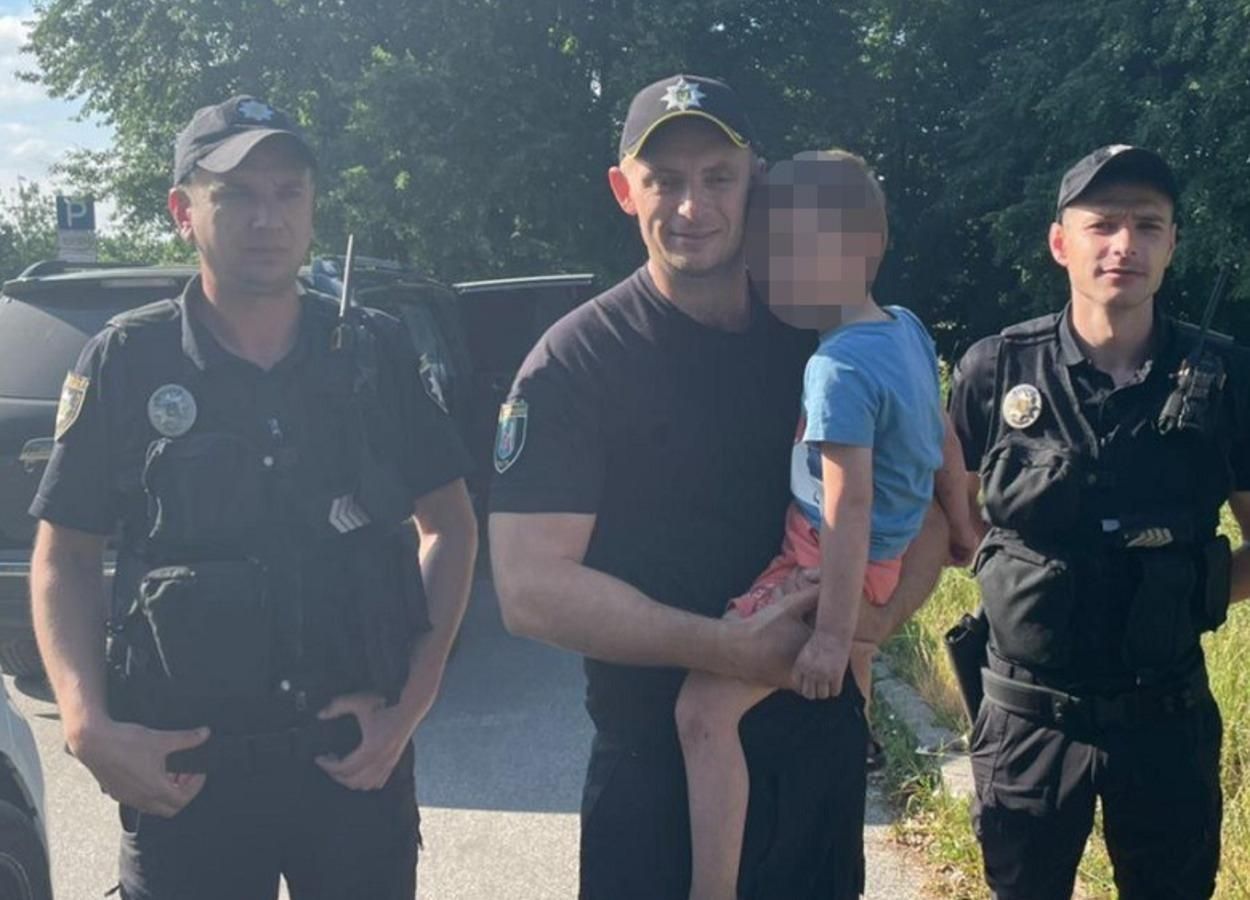 Втік від мами у поле на самокаті: у Києві усю ніч шукали 5-річного хлопчика – фото Втік від мами у поле на самокаті: у Києві усю ніч шукали 5-річного хлопчика – фото