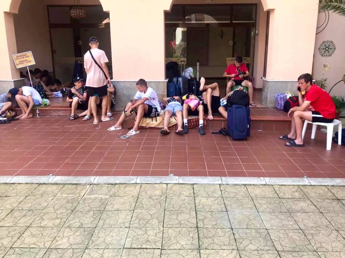 Школярів-футболістів кинули за кордоном: поліція відкрила справу