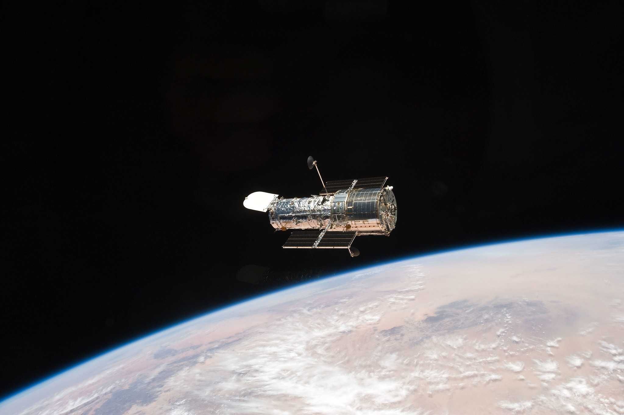 Телескоп Hubble вкотре не можуть полагодити: у чому справа