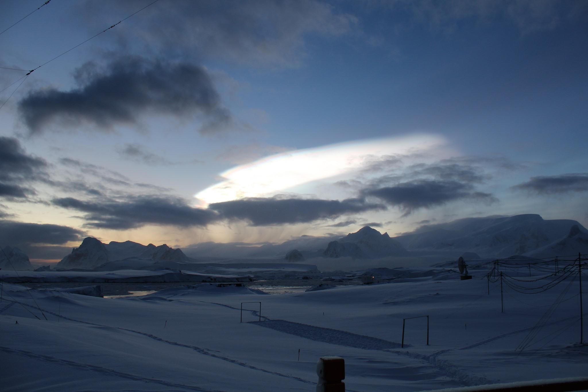 Украинские полярники заметили редкие облака в Антарктиде: фото