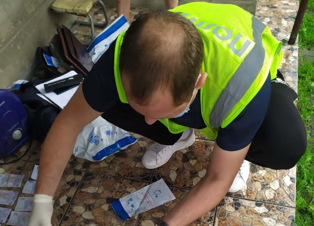 На Львівщині затримали наркодилера з 1,5 кілограмами канабісу та амфетаміном: фото
